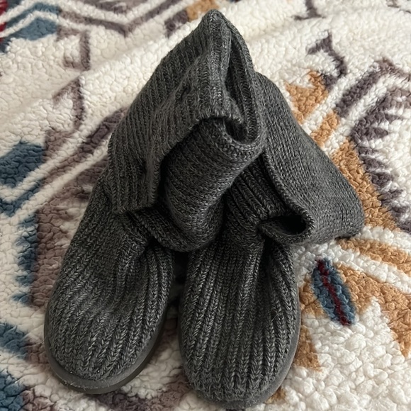 UGG size 9, grey boots - Picture 4 of 5